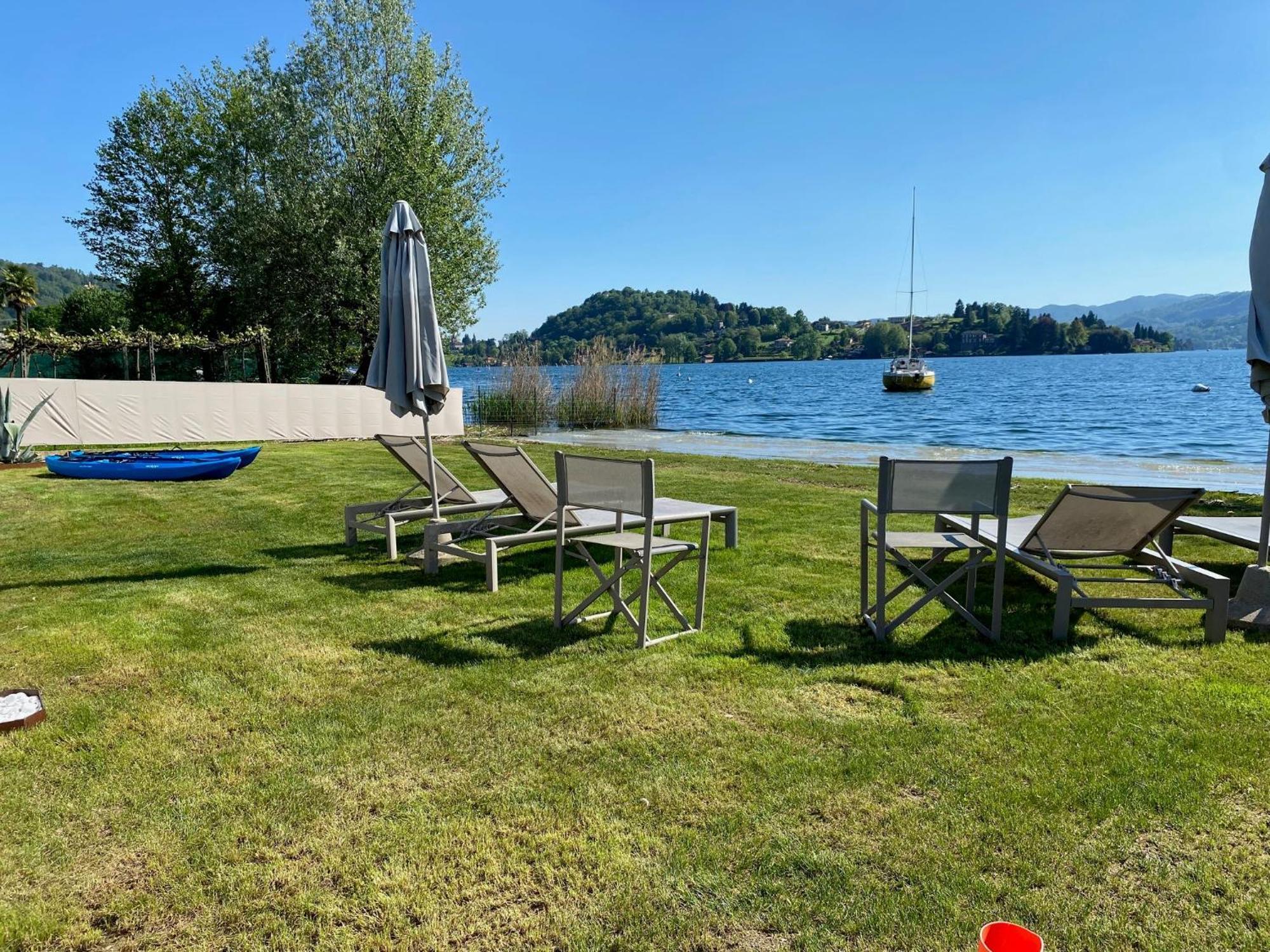 The Beach - Large Apartment With Private Beach Pettenasco Exterior photo